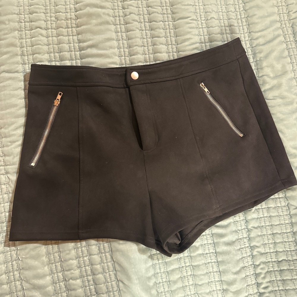 FOREVER21 PLUS: SZ 1X black microsuede high waisted shorts